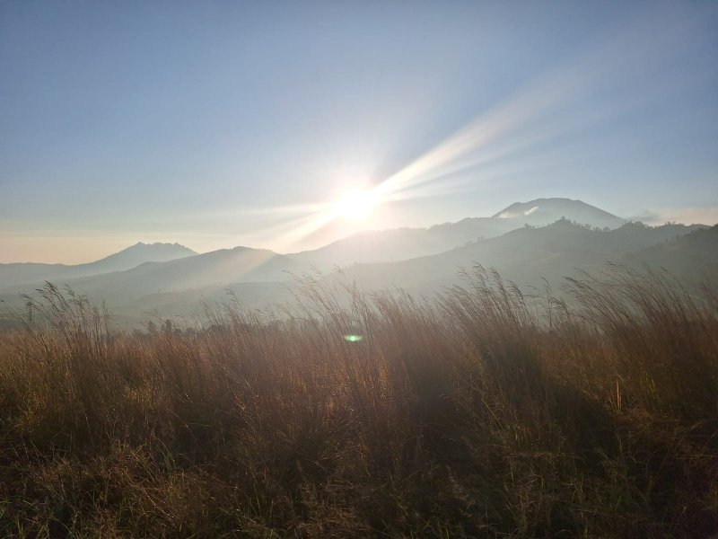 Ijen crater hike with blue fire tours,- and to Bromo tour from Banyuwangi,- end in Malang/ Surabaya 3D  Bromo Ijen crater tour package from Banyuwangi,- end in Malang or Surabaya 3D  Banyuwangi holiday tours to Ijen crater for blue fire ijen tours and see sunrise,- then, drive to the Bromo stay, do Bromo tours and end in Surabaya/ Malang 3D Bromoijencratertour.com