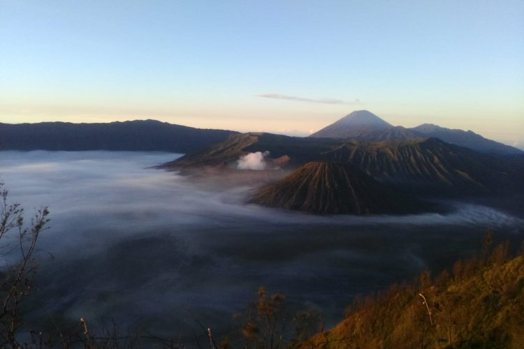 3-Day Budget Journey: Yogyakarta Evening Train to Bromo–Ijen and Smooth Transfer to Bali 3-Day Budget Trip: Yogyakarta Evening Train to Bromo–Ijen, Finish in Bali # All Includes for 3-day cheap tour pricefrom Yogyakarta with an evening train to Bromo, Ijen crater, including sunrise views, crater trekking, and to Bali. Bromoijencratertour.com