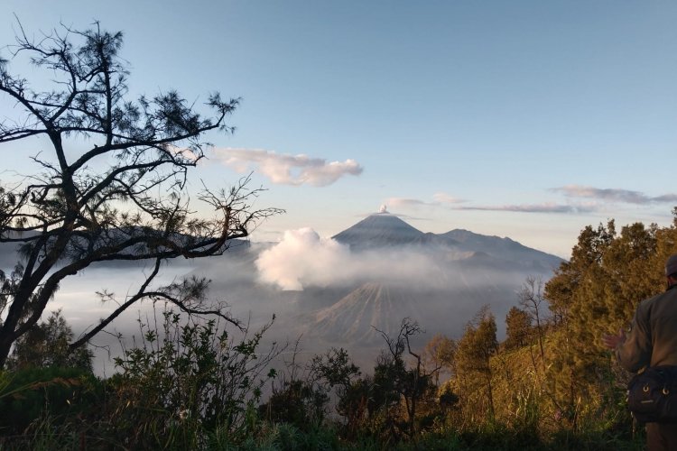 Budget-friendly journey: Borobudur and Prambanan, Tumpak Sewu, Bromo–Ijen Tours to Bali in 4 days Budget-friendly journey: Borobudur & Prambanan, Tumpak Sewu, Bromo–Ijen Tours to Bali in 4 days #All Includes in 4 days Java budget-friendly  journey to; Borobudur, Prambanan, Tumpak Sewu, Bromo sunrise, and blue fire tours Ijen crater— end trip in Bali Bromoijencratertour.com