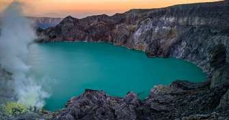 Group vacation trip package starts from Malang to Mt Bromo and Ijen crater tour,- and end in Banyuwangi 3D  Group departure- or shared trip package - from Malang to Bromo, Ijen crater tour,- end in Banyuwangi 3D Group trip departure at night time from Malang to see the sunrise and Bromo tour, continues to the blue fire tours of Ijen crater and end in Banyuwangi 2D Bromoijencratertour.com