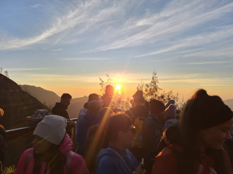 Malang or Surabaya to Bromo Ijen Tours Banyuwangi 3D Cheap tour price from Malang or Surabaya to Bromo Tours & Ijen Tours with blue flame tours then to B East Java Tours Package with cheap price from Malang or Surabaya to Bromo Sunrise Tours & Ijen Crater Tours with blue flame tours and then to Banyuwangi Bromoijencratertour.com