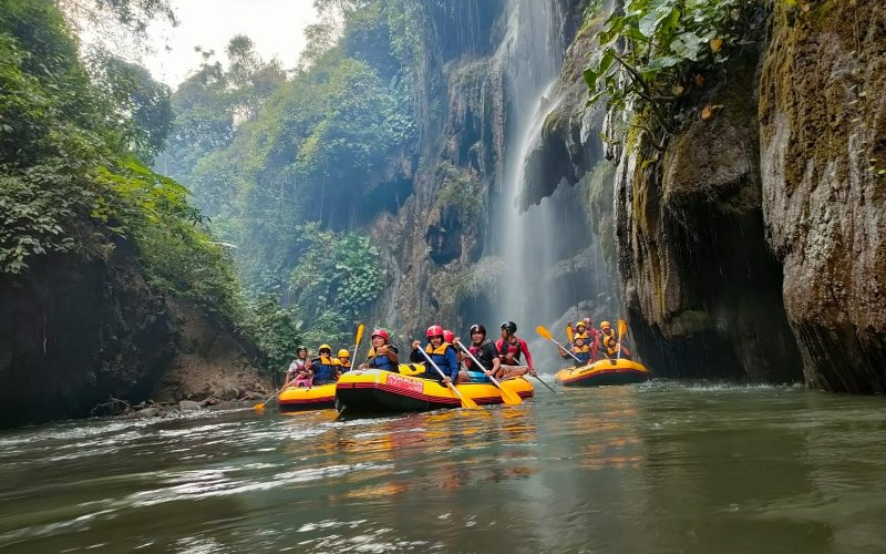 Optional trip package for Bromo Water Rafting tours Do Water Rafting tours as optional trip program of Bromo Ijen tours Bromoijencratertour.com
