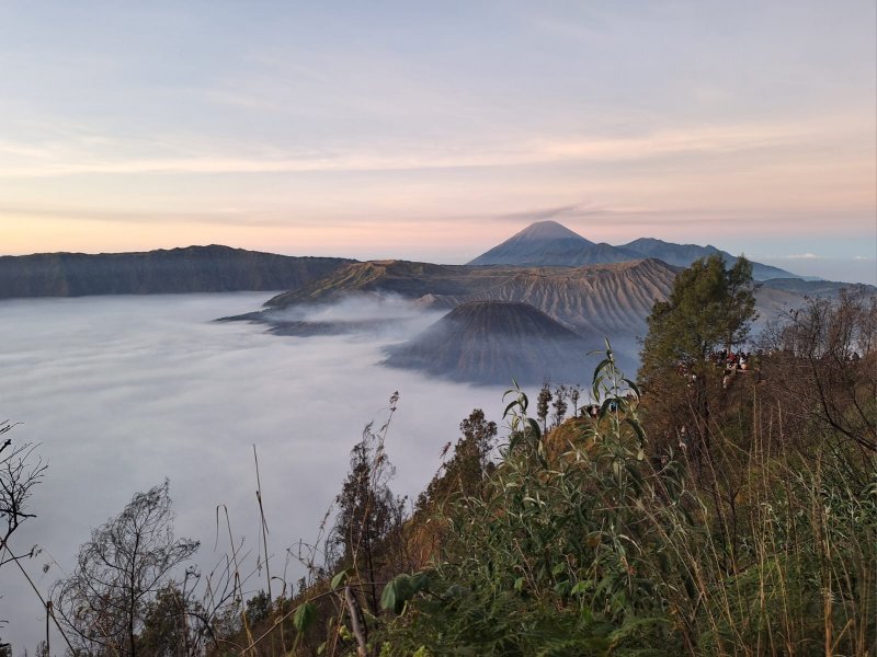 Yogyakarta to Bromo tour with a private car,- and end in Surabaya/ Malang for 2D Yogyakarta to Bromo tour and end in Surabaya or Malang for 2D Yogyakarta to Bromo tour via Surakarta or Solo and end in Surabaya or Malang with a private car within 2 days trip Bromoijencratertour.com