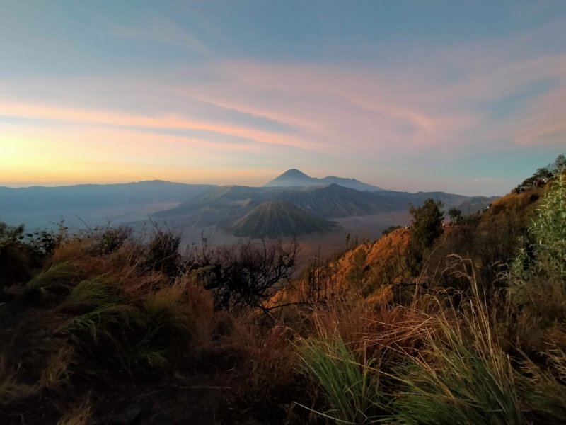 Surabaya Bromo & Ijen Red Island Beach Surabaya 4D 4D trip Surabaya to Bromo Ijen blue fire tour, sunset Red Island, full day Bali tours and fly to Surabaya East Java 4D Trip from Malang or Surabaya to Bromo tour, Ijen blue fire tour, sunset Red Island beach, full day Bali tours and fly to Surabaya Bromoijencratertour.com