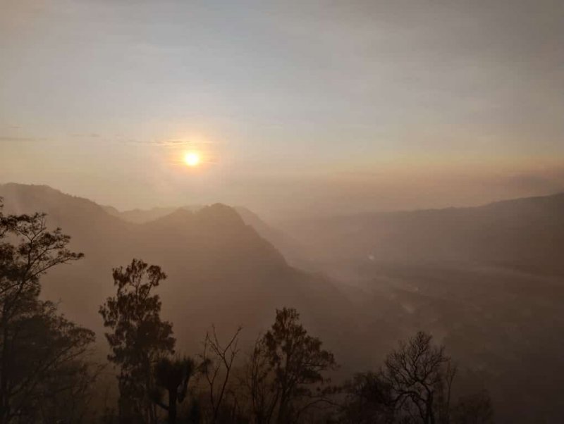 Surabaya to Bromo sunrise & Savanna to Batu tour 3D Easy & fun trip in Java Island for 3 days from Surabaya to  Bromo sunrise & savanna tours to Batu hi The easy and fun trip in East Java - Indonesia for 3 days tour package from Surabaya for Bromo sunrise tours, Bromo savanna tours and continue to Batu highland Bromoijencratertour.com
