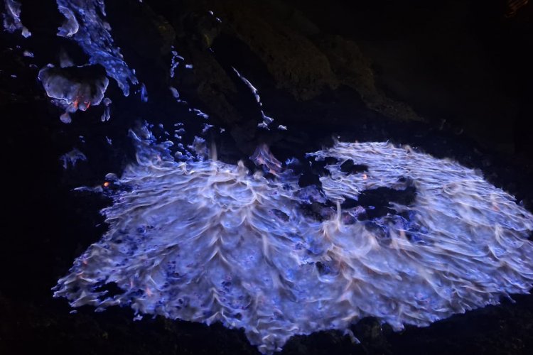 Surabaya to Yogyakarta 5D Java Expedition – Tumpak Sewu, Ijen, Bromo, Borobudur & Prambanan Embark on a 5-day overland Java adventure from Surabaya to Yogyakarta. Discover the stunning Tumpak Sewu water Java tour package from Malang or Surabaya for Ijen blue fire tour, Banyuwangi rafting, Kalibaru tour, Bromo sunsrise tour, Borobudur sunrise & Prambanan temple Bromoijencratertour.com