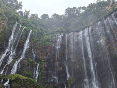 Banyuwangi vacation travel to Ijen, Tumpak Sewu - Bromo view tour - to Yogyakarta 4D Bromoijencratertour.com