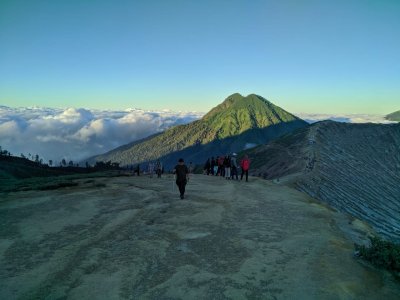 Ijen crater tour Banyuwangi from South Bali in 1 night 1 day trip,- return Bromoijencratertour.com
