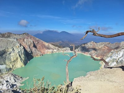 Pemuteran to Ijen crater tour with hike activity and blue fire  tours 1D Bromoijencratertour.com